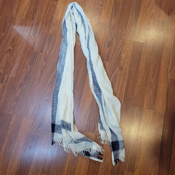 NWT Banana Republic Beige & Navy Plaid Fringe Scarf - Picture 13 of 14